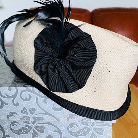 Women’s Hat - Picture 1 of 2